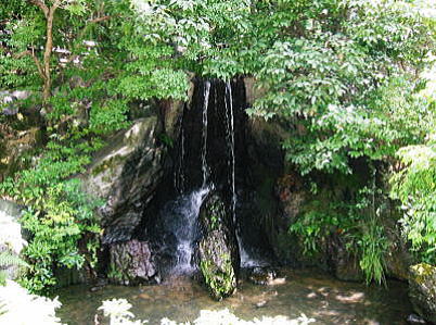 金閣寺 竜門の滝